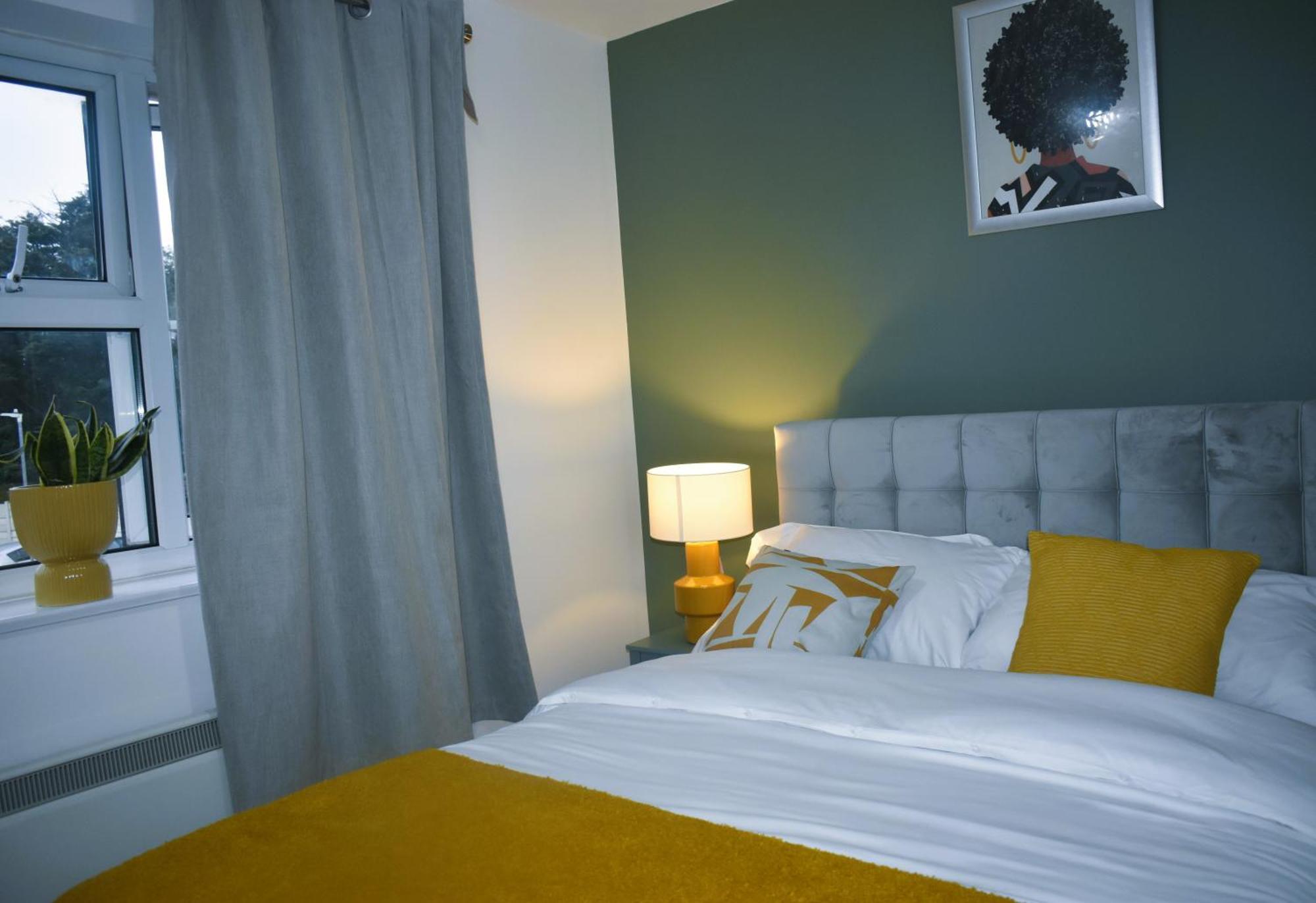 Luxury 2 Bed House With 3 Beds,3 Free Parking Lot In Dartford Near Town Centre, Adjacent Bus Stop, Train Station, Bluewater Mall, 25Mins To London City Airport,20 Miles From Central London Eksteriør bilde
