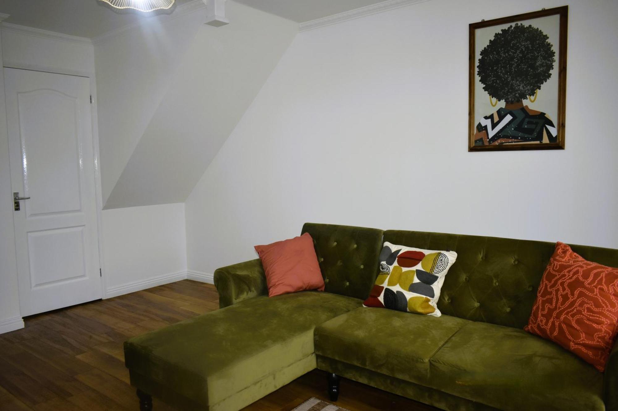 Luxury 2 Bed House With 3 Beds,3 Free Parking Lot In Dartford Near Town Centre, Adjacent Bus Stop, Train Station, Bluewater Mall, 25Mins To London City Airport,20 Miles From Central London Eksteriør bilde